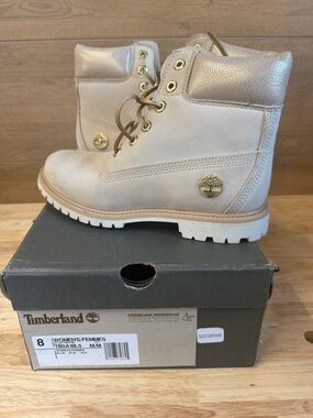 Timberland Women's Light Beige Boots with Metallic Collar